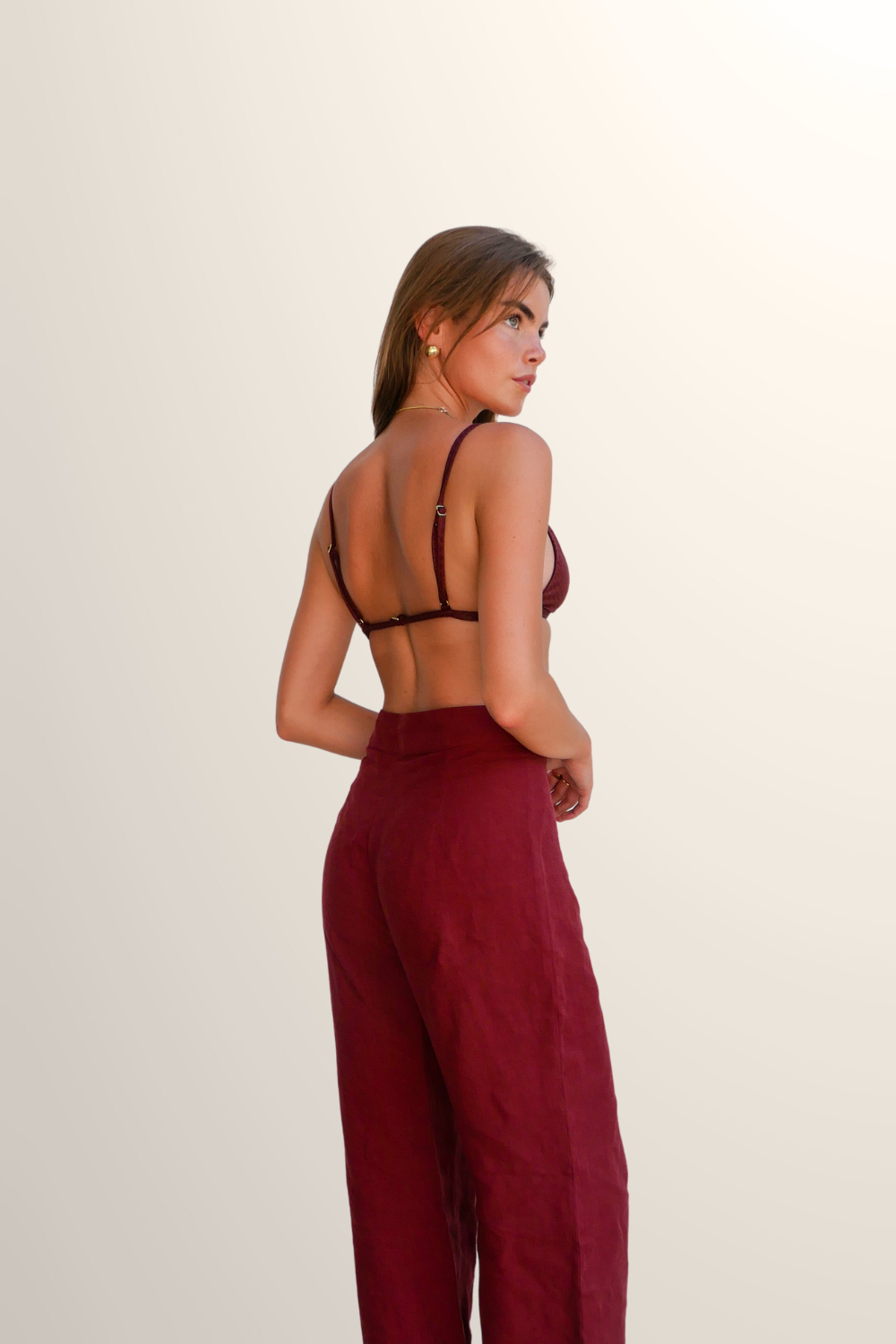 A Calça de Linho Bordeaux